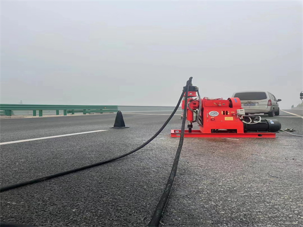 东英镇马路路基路面开裂下沉注浆加固灌浆