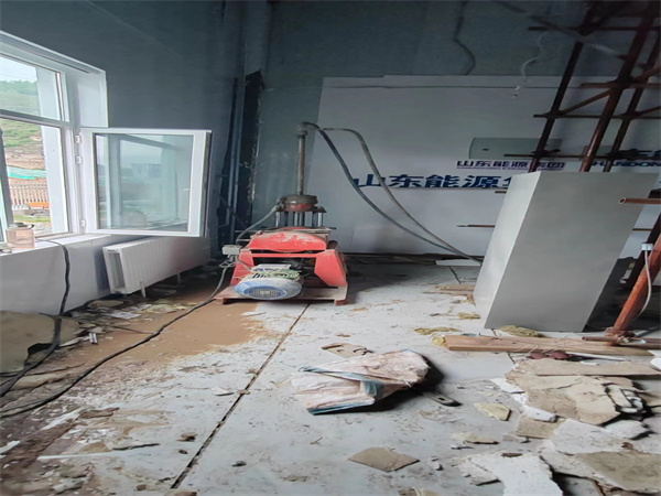 东英镇地基基础下沉墙体裂缝加固注浆顶升施工